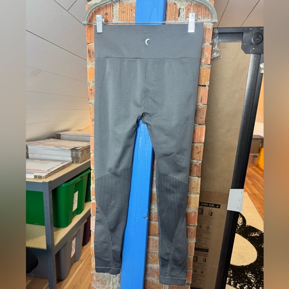 NWOT Zyia Grey Grid Performance High Rise Seamless Leggins - Picture 4 of 5